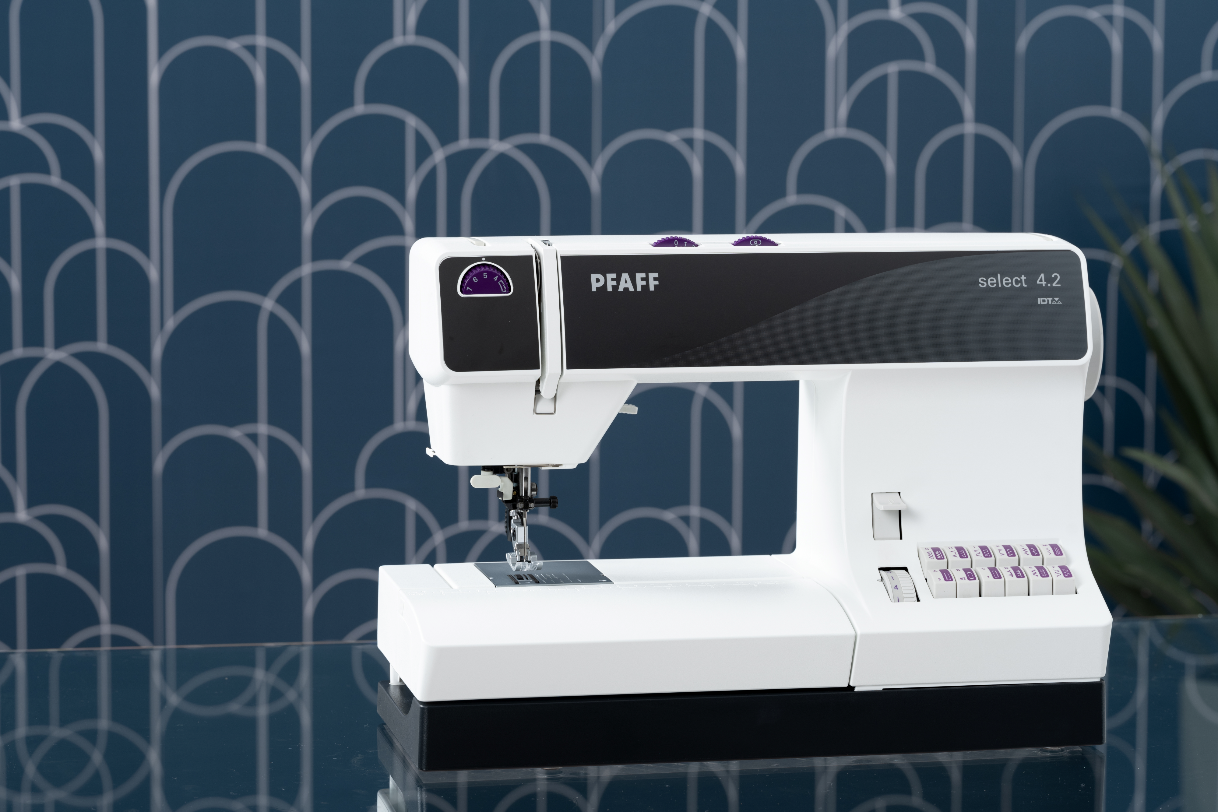 PFAFF select 4.2 Sewing Machine