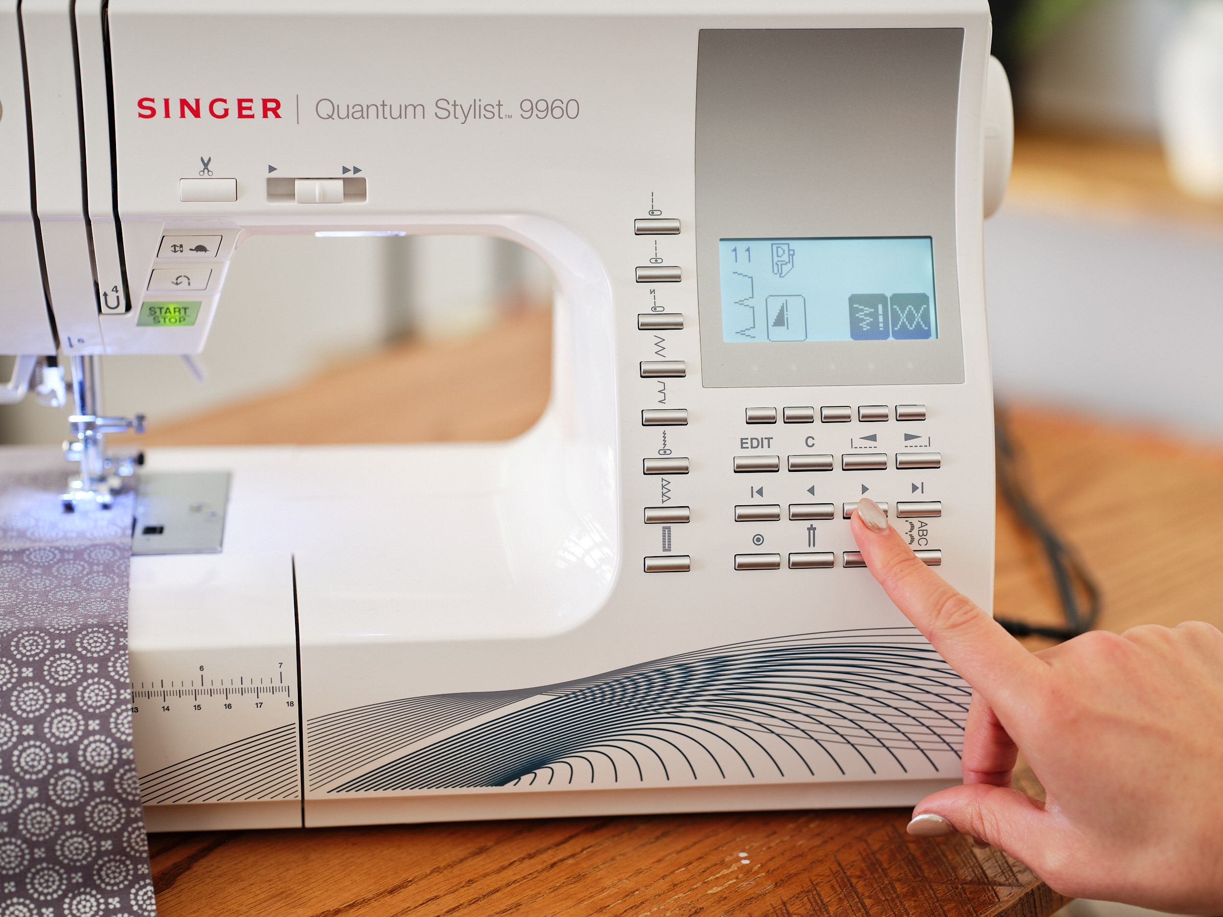 Singer Quantum Stylist™ 9960 Sewing Machine